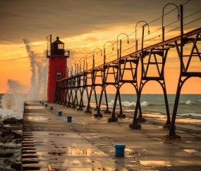 开云下载-绿茵场上的黑马与硬木地板的焦点，当卡塔尔掀翻皇家社会，NBA总决赛战火正燃