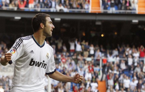 开云体育登录-极速与星光，F1街道赛之夜，姆巴佩如何跨界惊艳四座