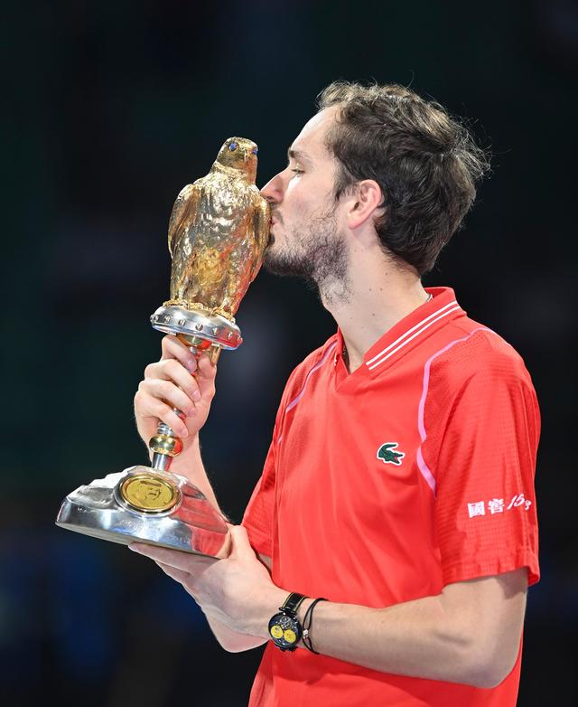 ATP总决赛力克美网，梅德韦杰夫统治全场