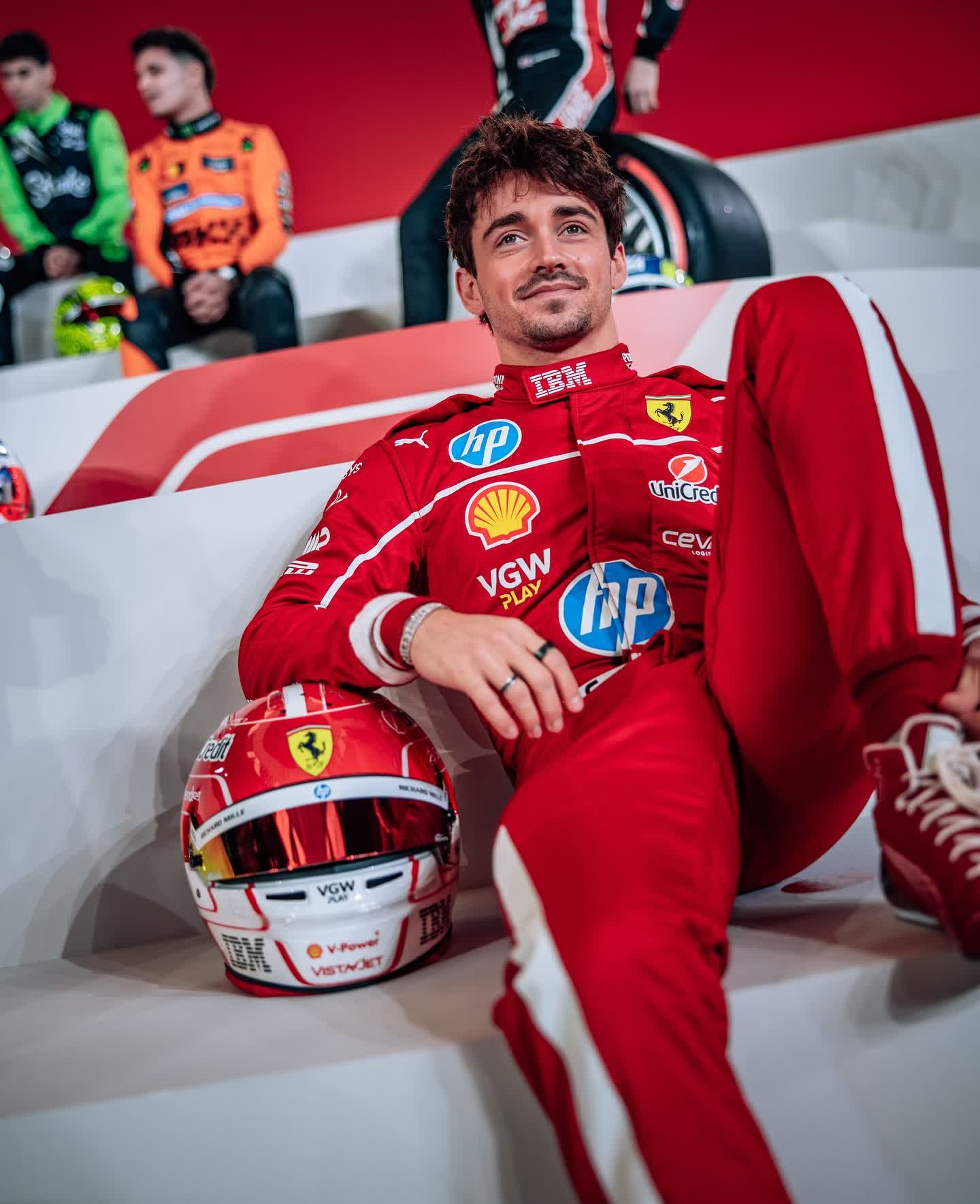 迈凯伦轻取红牛二队，塞恩斯高光表现