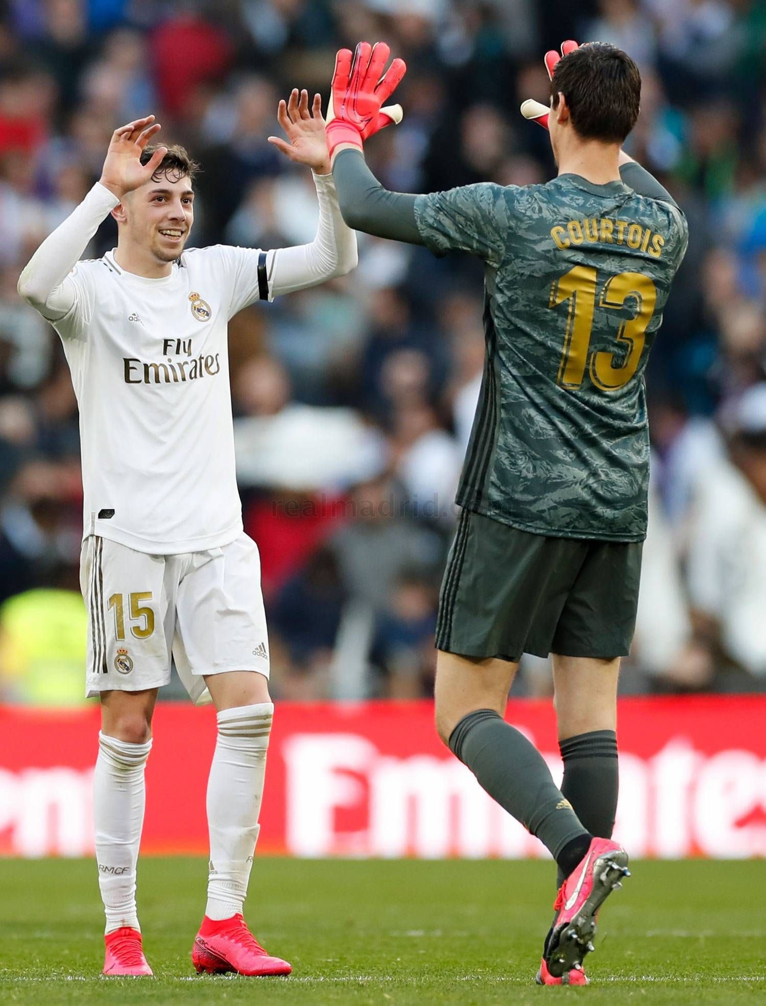 巴萨鏖战波兰，库尔图瓦状态火热