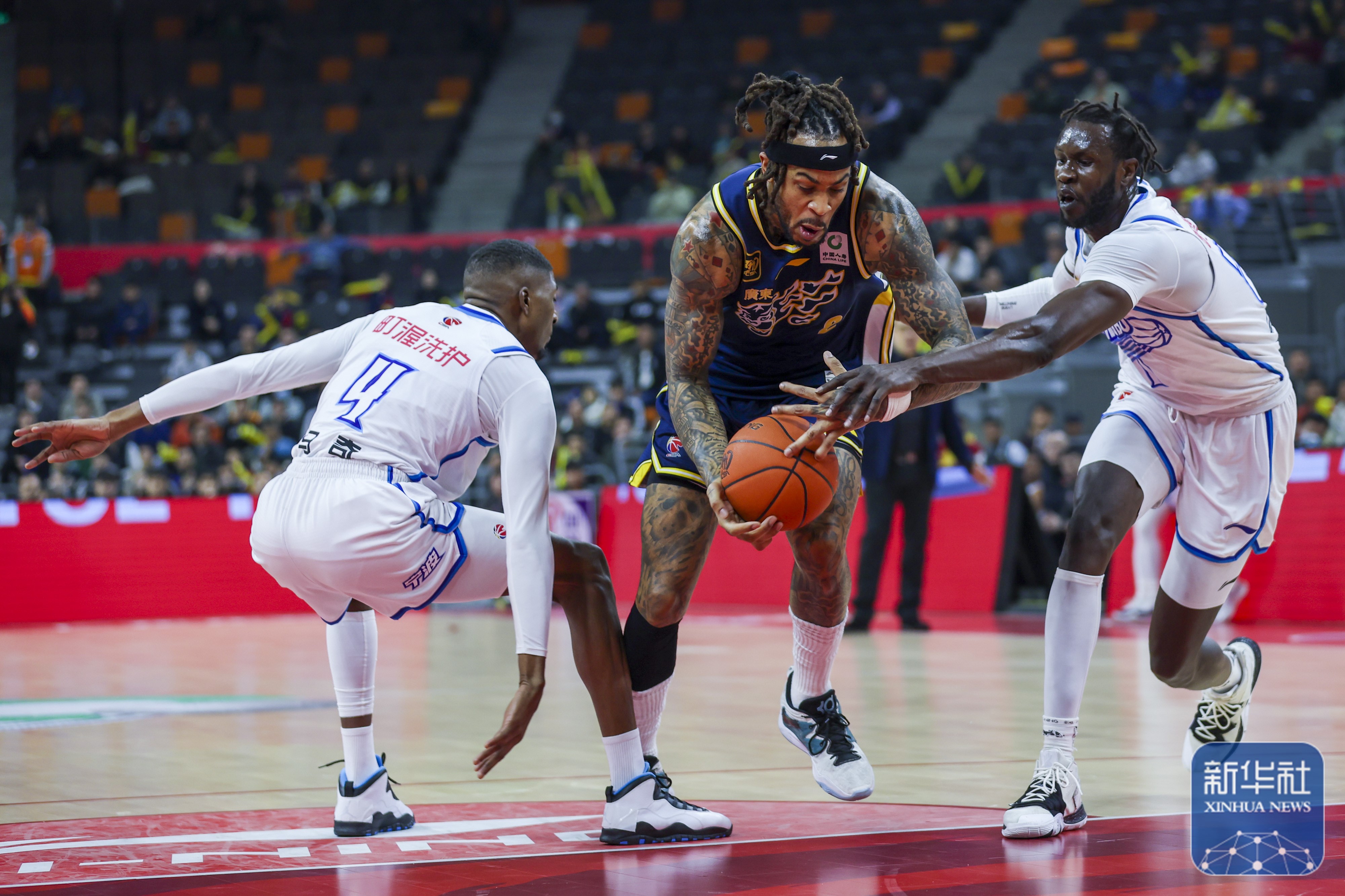 广东队完胜四川队，约基奇惊艳四座