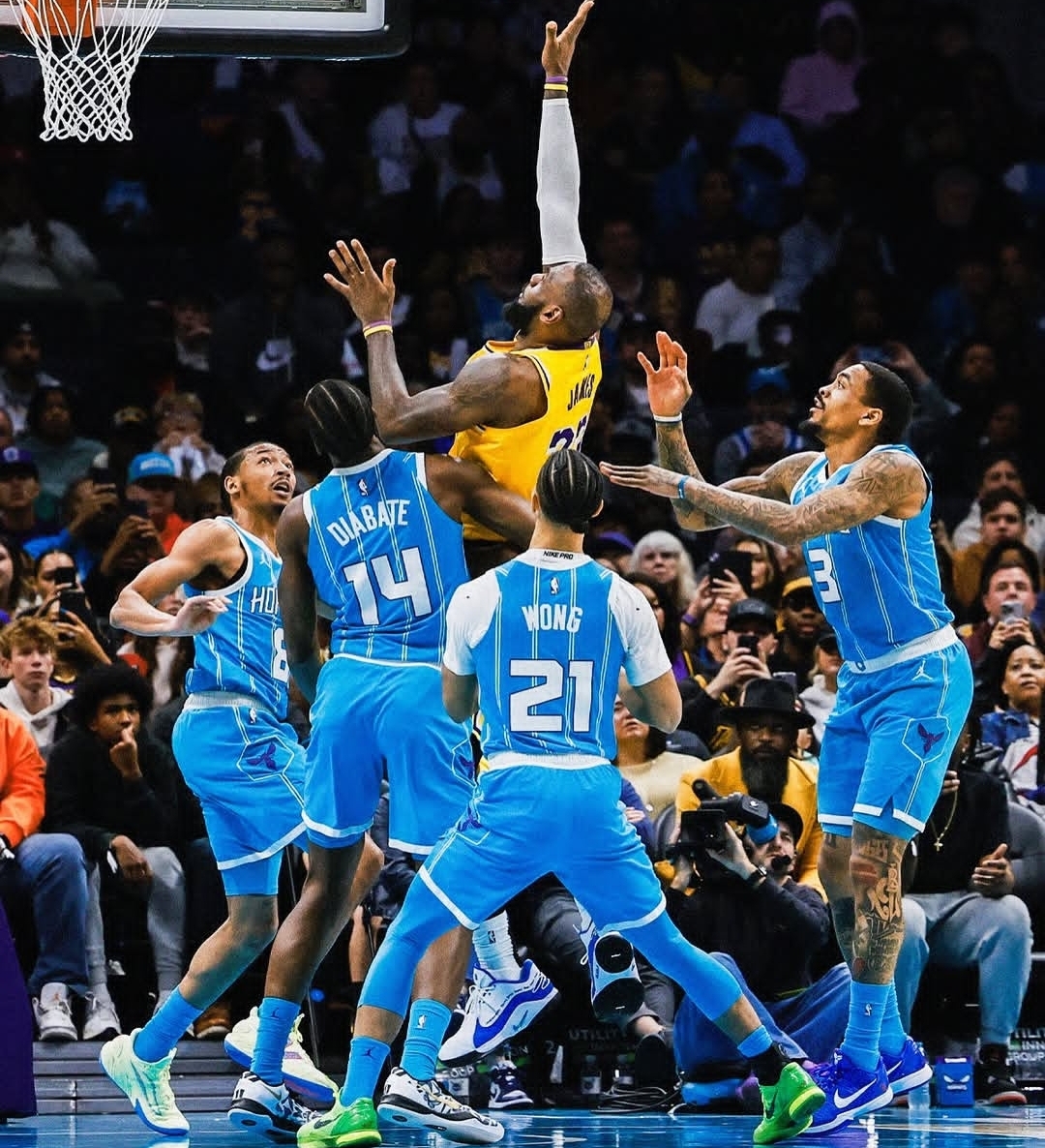 勇士翻盘独行侠，詹姆斯带队取胜