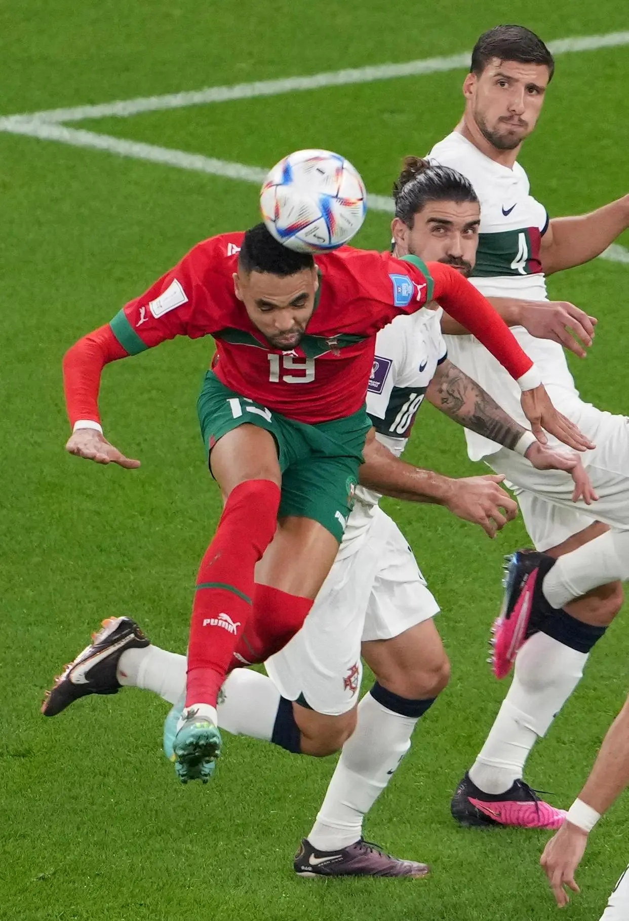 葡萄牙队险胜日本队，奥恰洛夫惊艳四座