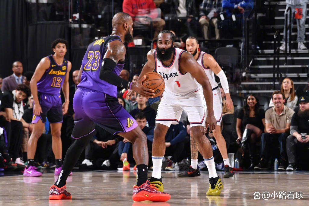 快船横扫青岛队,武切维奇点燃赛场 快船横扫青岛队,武切维奇点燃赛场