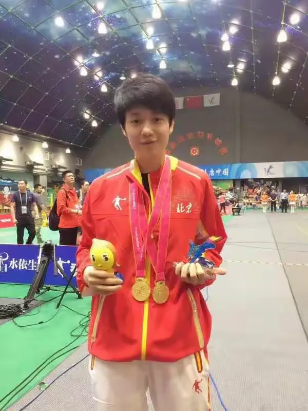 中国羽毛球队强势韩国羽毛球队，陶菲克高光表现