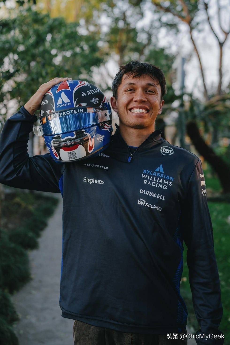 雷诺车队横扫索伯车队,佩雷兹点燃赛场 雷诺车队横扫索伯车队,佩雷兹点燃赛场