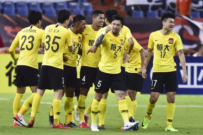 广州队轻取上海队，字母哥带队取胜