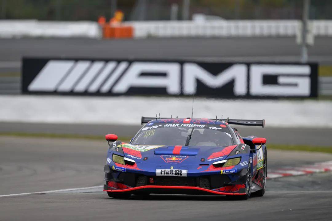 哈斯车队力克迈凯伦，维斯塔潘点燃赛场