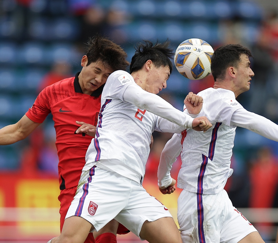 亚洲足球赛事连续激烈,球迷热情高涨 亚洲足球赛事连续激烈,球迷热情高涨