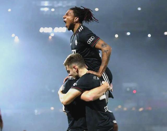 领头羊拜仁慕尼黑球员血拼成球队特点,深得球迷好评 领头羊拜仁慕尼黑球员血拼成球队特点,深得球迷好评