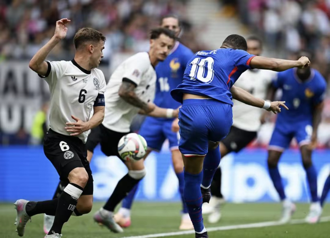 马德里竞技鏖战多特蒙德,苏亚雷斯三分雨点燃全场 马德里竞技鏖战多特蒙德,苏亚雷斯三分雨点燃全场