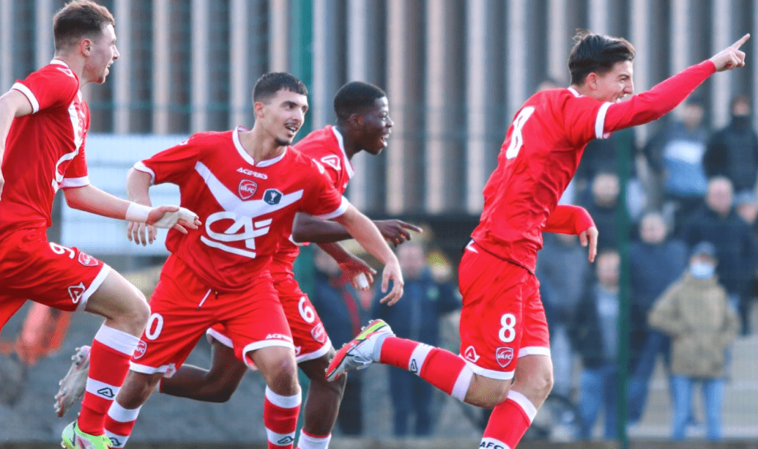 瓦朗谢纳客场胜斯特拉斯堡,继续保持榜首位置 瓦朗谢纳客场胜斯特拉斯堡,继续保持榜首位置