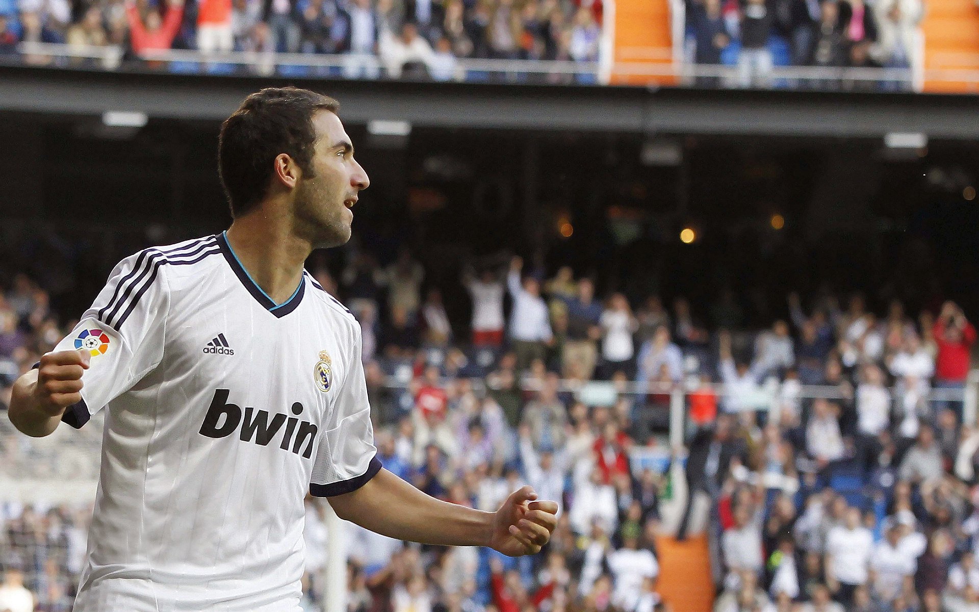 极速与星光，F1街道赛之夜，姆巴佩如何跨界惊艳四座